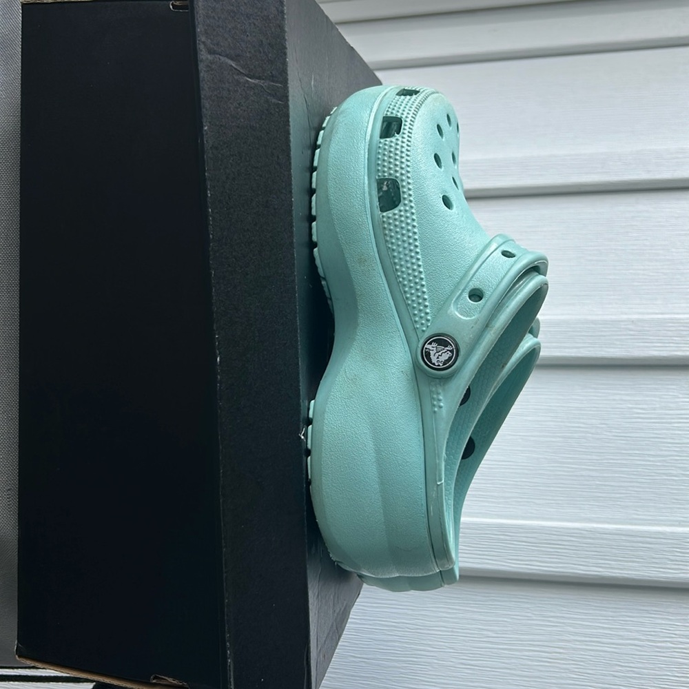 Cyan platformed crocs